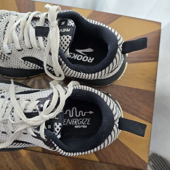 Brooks Revel 5 Womens Sz 6 B Running Shoes White Black Sneakers Athletic Gym Jog - Picture 8 of 13